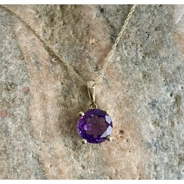 Round-cut Amethyst Necklace Image 2 Sam Dial Jewelers Pullman, WA