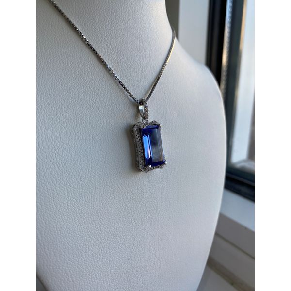 Tanzanite Pendant in Sterling Silver Image 2 Sam Dial Jewelers Pullman, WA