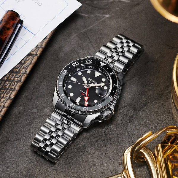 Stainless Steel Men's Seiko Watch Image 3 S&E Jewelers Depew, NY