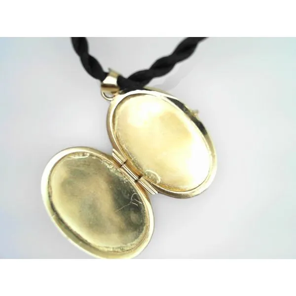 Engraved Locket in 14Kt Yellow Gold Image 2 Sather's Leading Jewelers Fort Collins, CO