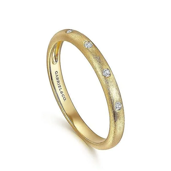Gabriel & Co. 14 Karat Yellow Gold Diamond Five Stone Brushed Band Image 2 Saxons Fine Jewelers Bend, OR