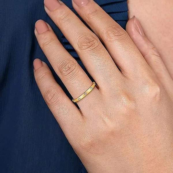 Gabriel & Co. 14 Karat Yellow Gold Diamond Five Stone Brushed Band Image 4 Saxons Fine Jewelers Bend, OR