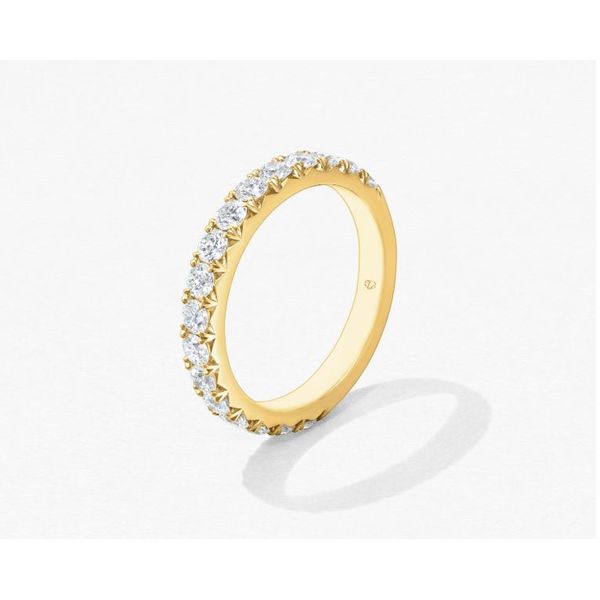 Hearts on Fire 18KY Diamond Vela French Cut Pave Band Image 2 Saxons Fine Jewelers Bend, OR