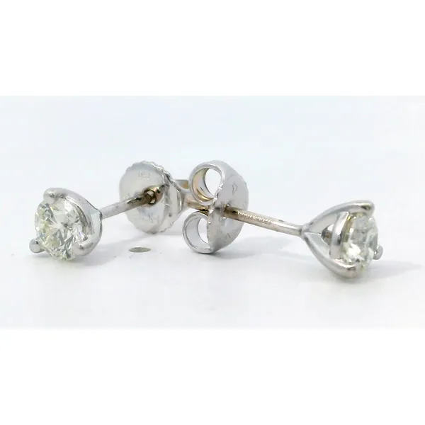 Hearts on Fire Diamond Round Studs Image 3 Saxons Fine Jewelers Bend, OR