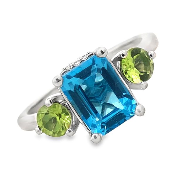 Lady's White 14 Karat 3 Stone Fashion Ring Segner's Jewelers Fredericksburg, TX