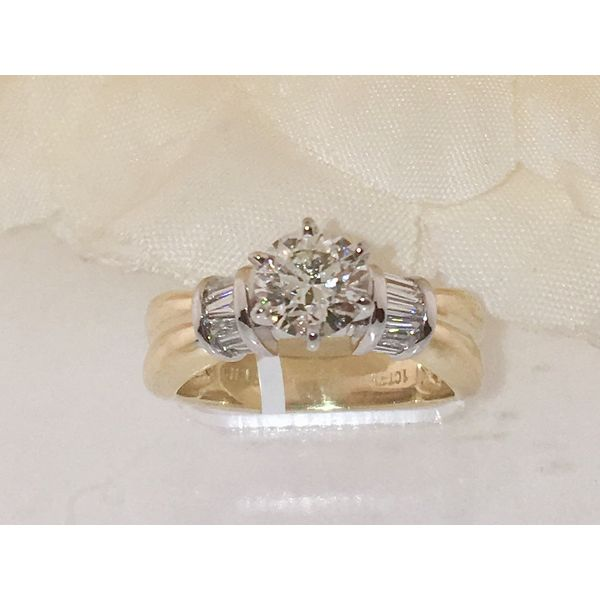 1 Ct Round Center Diamond Engagement Ring Nick T. Arnold Jewelers Owensboro, KY