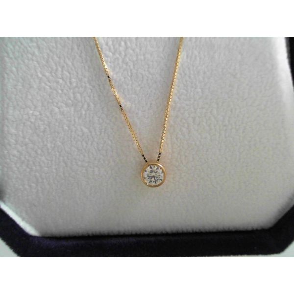 PAR 18K Yellow Gold Diamond Classic Necklace/Pendant Steve Lennon & Co Jewelers  New Hartford, NY