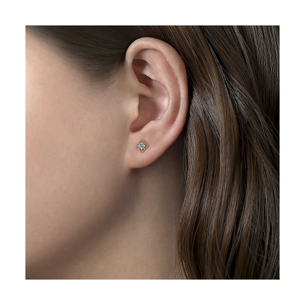 14 Karat Yellow Gold Stud Earrings Image 2 Stambaugh Jewelers Defiance, OH