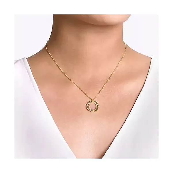 14kt Yellow Gold Bujukan Twisted Rope Circle Pendant Image 2 Stambaugh Jewelers Defiance, OH