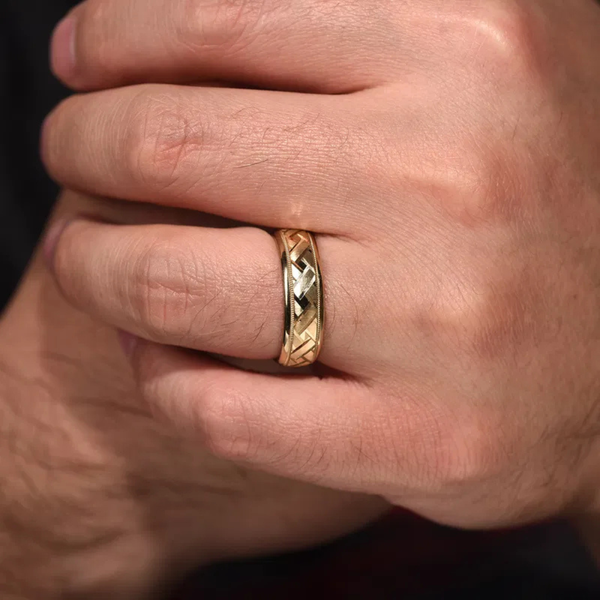 Gabriel Oliver Men's 14K Yellow Gold Wedding Band Image 4 SVS Fine Jewelry Oceanside, NY
