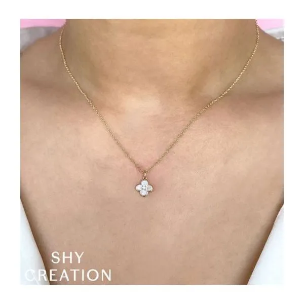 Shy Creation Yellow Gold Clover Necklace