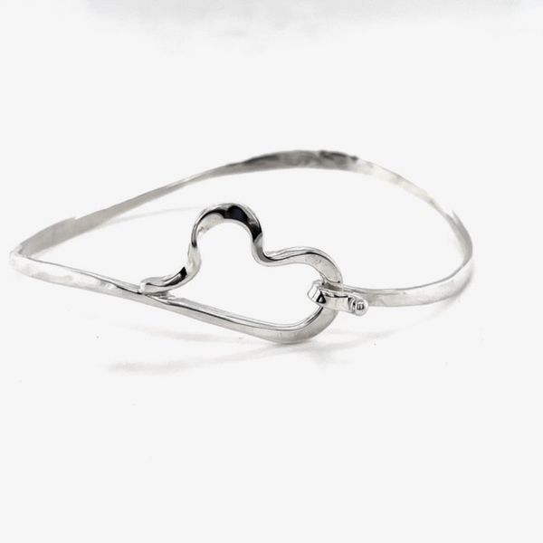 Tom Kruskal Hand Crafted Sterling Silver Heart Clasp Bracelet Swede's Jewelers East Windsor, CT