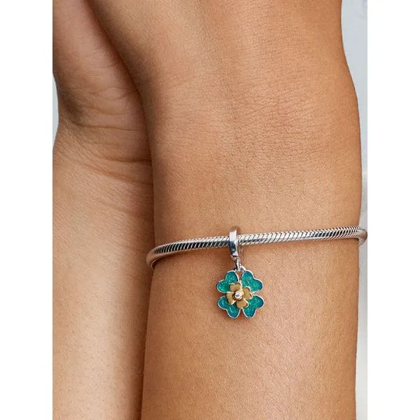PANDORA 763624C01 Spinnable Four Leaf Clover Lab-Grown Diamond Dangle Charm Image 2 Taylors Jewellers Alliston, ON