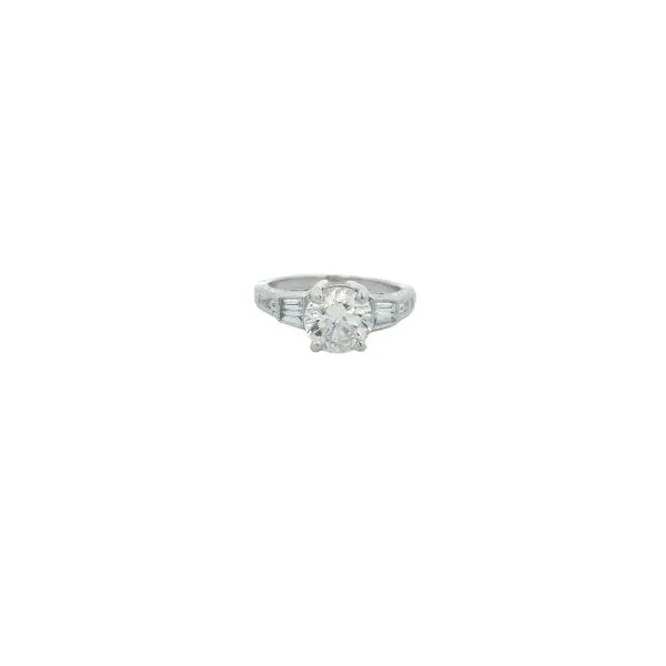 PREOWNED - 14K White Gold 1.85Ct Oval Diamond Ring With 0.46Tw Baguette Diamonds Texas Gold Connection greenville, TX