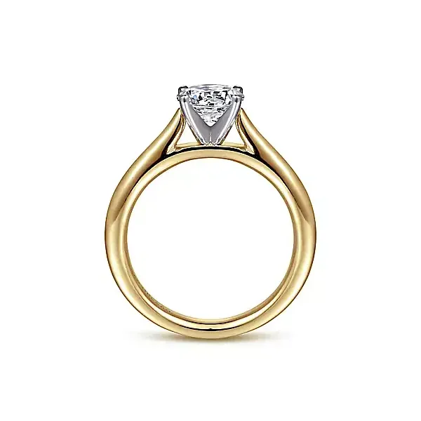 Solitaire Enagement Ring thumb image 2