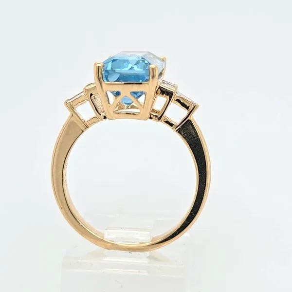 18kt YG Aquamarine and Diamond Ring thumb image 2