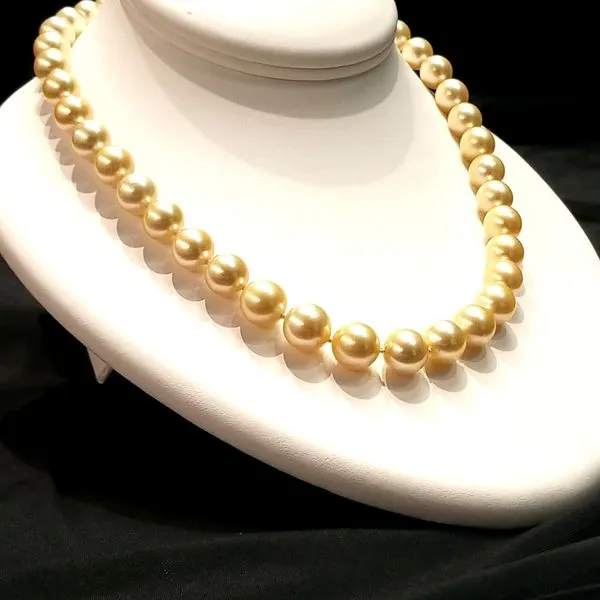 11.7 x 9mm Golden South Sea Strand Length 18 