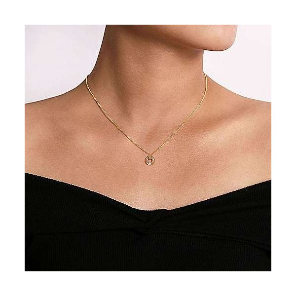 14kt YG Interlocking circle pendant Image 2 Carroll's Jewelers Doylestown, PA