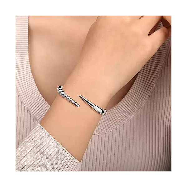 Gabriel Silver Bujukan Bypass Bangle Image 3 Carroll's Jewelers Doylestown, PA