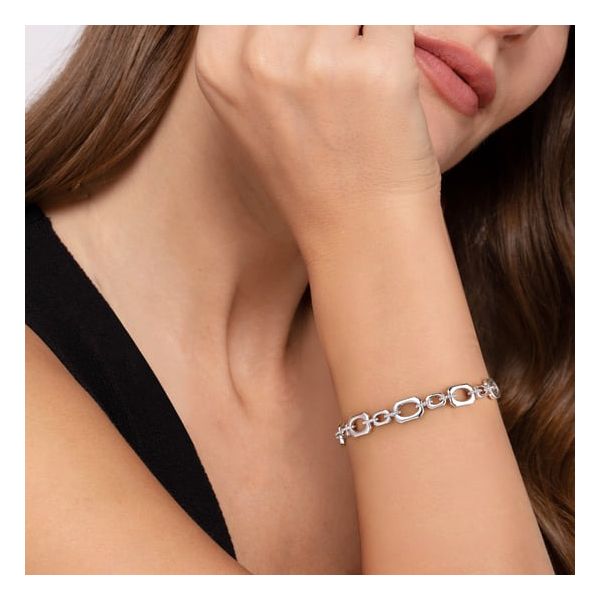 Sterling Silver Link Chain Bracelet Image 2 Carroll's Jewelers Doylestown, PA