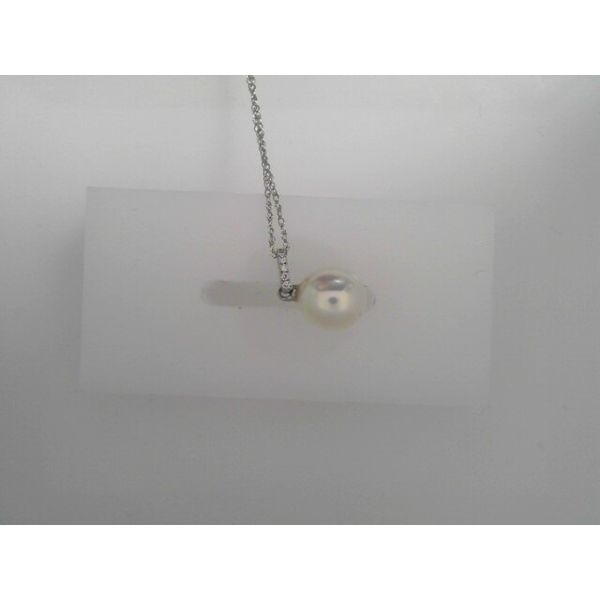 Pearl Pendant Image 2 T.J.'s Fine Jewelry Carbondale, IL