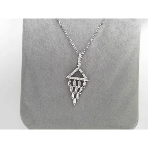 Pendant Timmreck & McNicol Jewelers McMinnville, OR