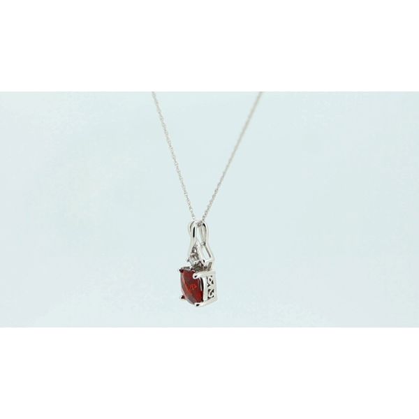 Pendants Image 2 Timmreck & McNicol Jewelers McMinnville, OR
