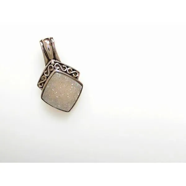 Pendants Timmreck & McNicol Jewelers McMinnville, OR