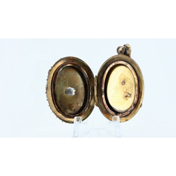 Estate Cameo Locket Image 2 Timmreck & McNicol Jewelers McMinnville, OR