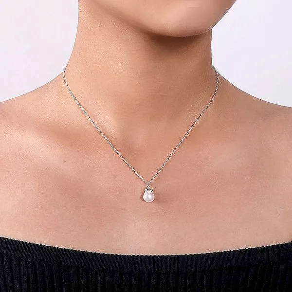 Gabriel & Co. 14K White Gold Diamond and Pearl Necklace Image 3 Toner Jewelers Overland Park, KS