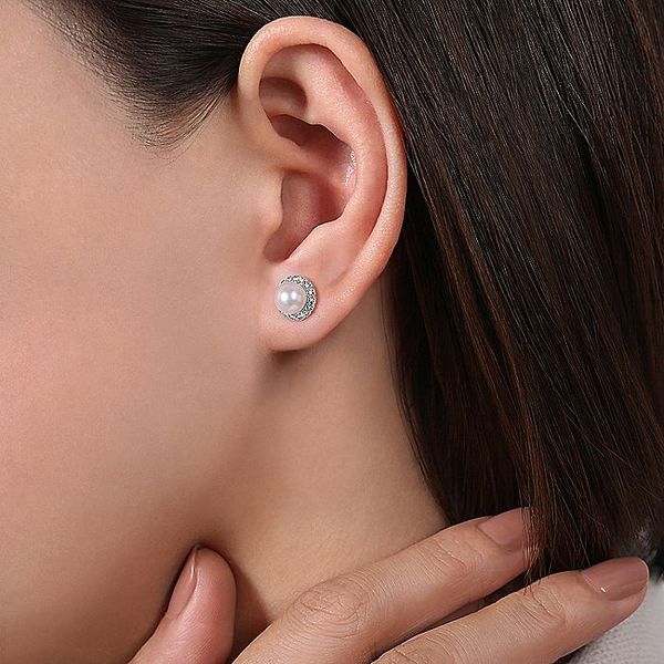 Gabriel & Co. 14K White Gold Round Diamond Halo Pearl Stud Earrings Image 3 Toner Jewelers Overland Park, KS