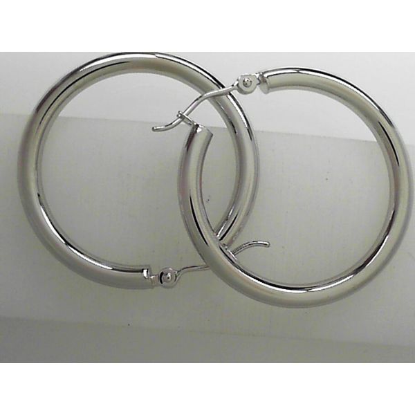 Earrings Tovon & Co. Jewelers Dallas, PA