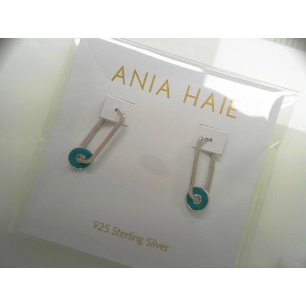 Earrings Tovon & Co. Jewelers Dallas, PA