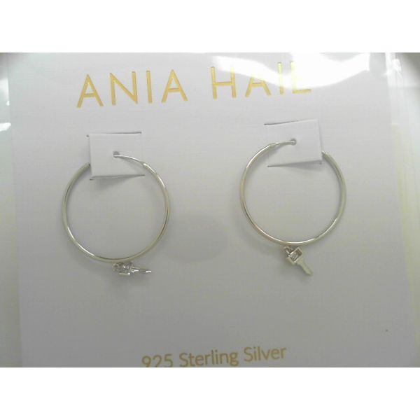 Earrings Tovon & Co. Jewelers Dallas, PA