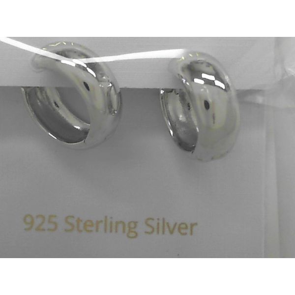 Earrings Tovon & Co. Jewelers Dallas, PA