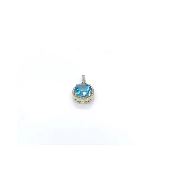 Diamond Pendant in 14 Karat White Gold