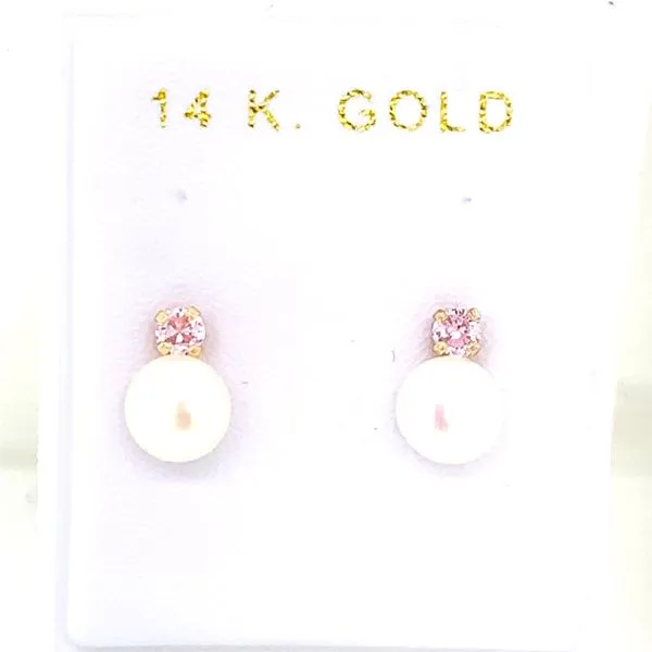 Pearl Earrings in 14 Karat Yellow Gold
