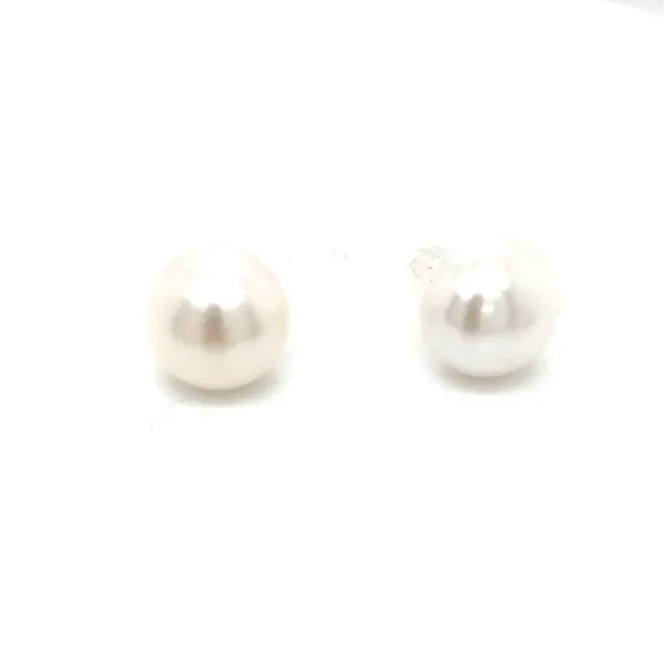 Pearl Earrings in 14 Karat Yellow Gold