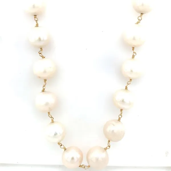 Pearl Necklace in 14 Karat Yellow Gold 18