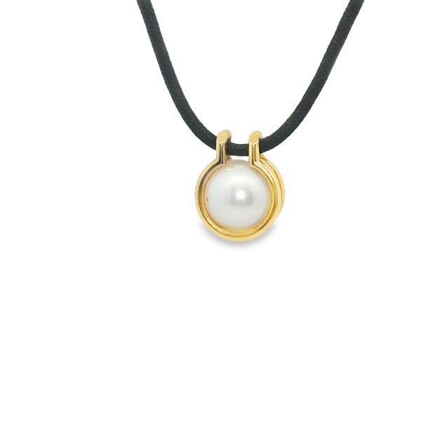 PENDANTS/NECKLACES/PEARL/GOLD/PLATINUM Valentine's Fine Jewelry Dallas, PA