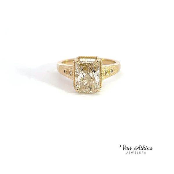 2.90 Carat Diamond Ring Radiant Image 4 Van Atkins Jewelers New Albany, MS