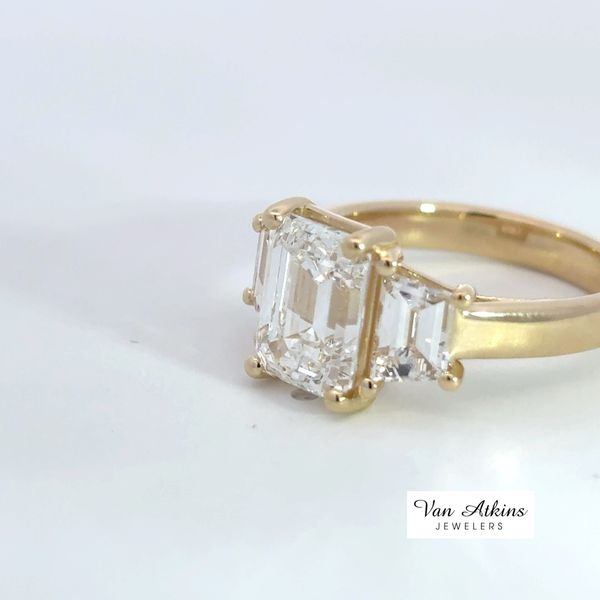 4.19 Carat Lab Grown Diamond Ring Radiant Image 2 Van Atkins Jewelers New Albany, MS
