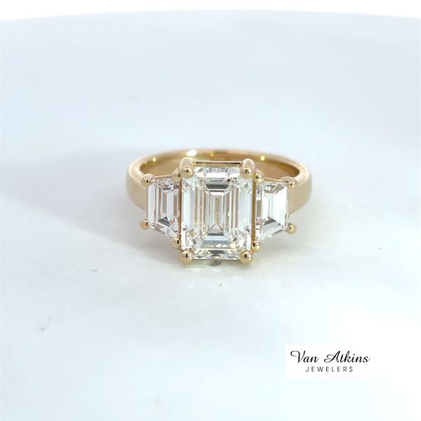 4.19 Carat Lab Grown Diamond Ring Radiant Image 4 Van Atkins Jewelers New Albany, MS