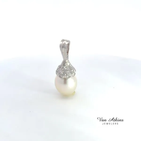 18.36 Carat Pearl Pendant Image 2 Van Atkins Jewelers New Albany, MS