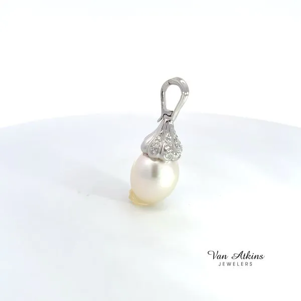 18.36 Carat Pearl Pendant Image 3 Van Atkins Jewelers New Albany, MS