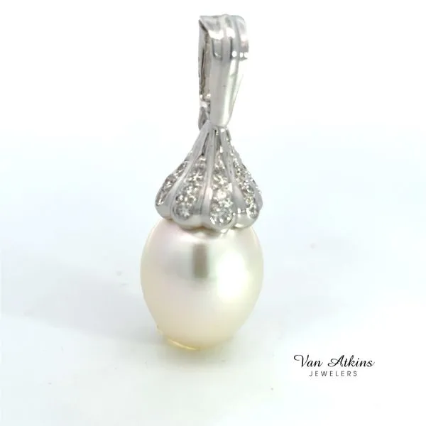 18.36 Carat Pearl Pendant Van Atkins Jewelers New Albany, MS