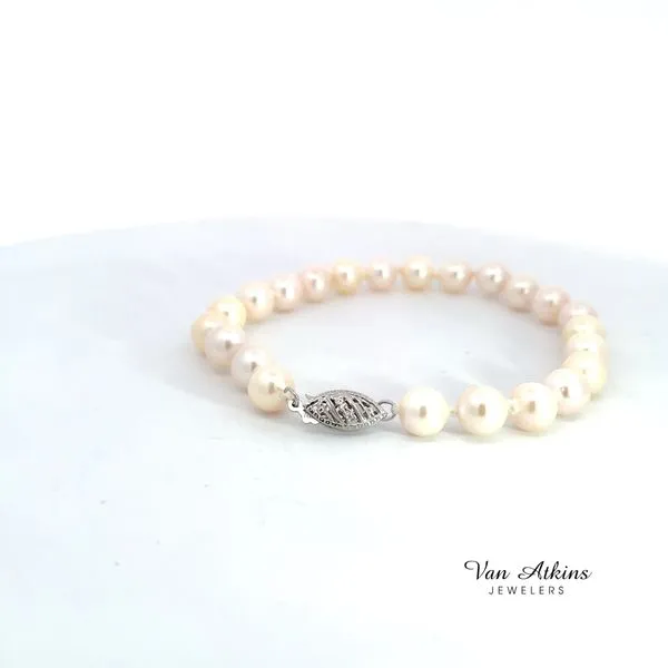 Pearl Bracelet Image 3 Van Atkins Jewelers New Albany, MS