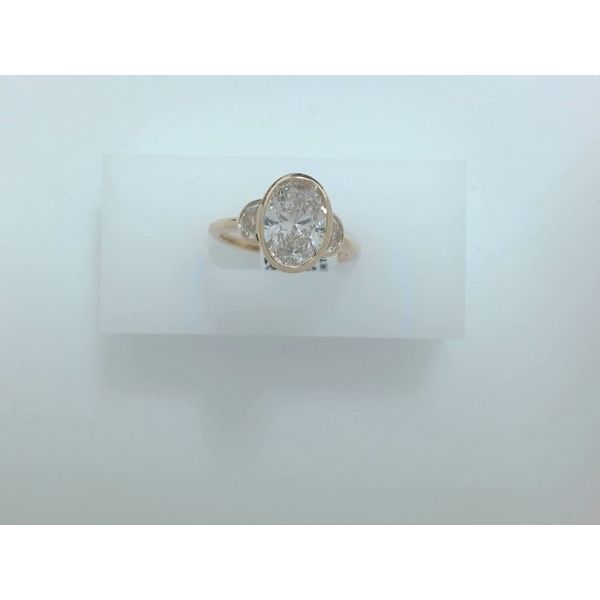 14K Gold 3-Stone Diamond Engagement Ring Image 2 Vandenbergs Fine Jewellery Winnipeg, MB