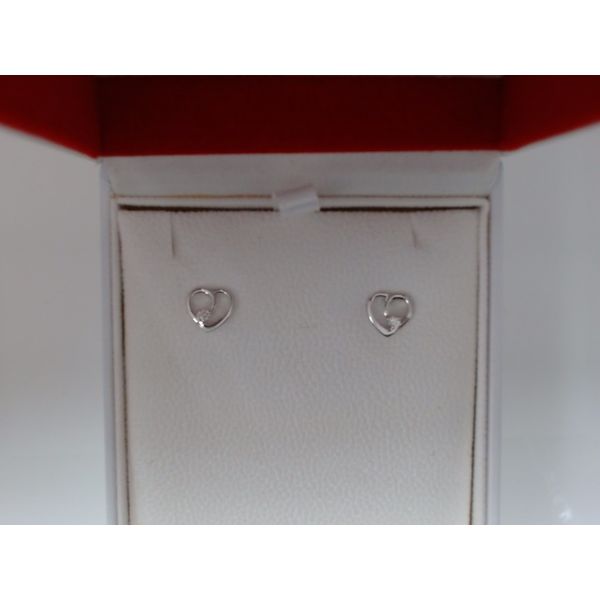 10K White Gold Diamond Heart Studs Vandenbergs Fine Jewellery Winnipeg, MB