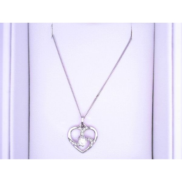 10K White Gold Diamond Heart Necklace Vandenbergs Fine Jewellery Winnipeg, MB